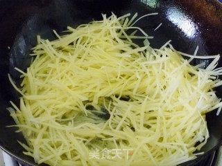 [yiru's Private Room Fast Hand Fried] I Want to Eat After Eating---tomato and Potato Shreds recipe