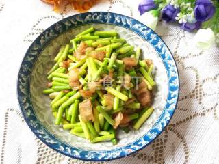 Stir-fried Pork Belly with Garlic Moss recipe