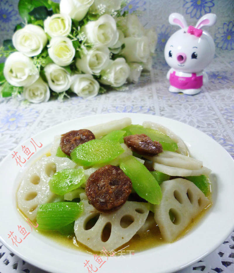 Stir-fried Lotus Root with Spicy Sausage and Lettuce recipe
