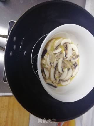 Steamed Mushrooms with Goose Eggs recipe