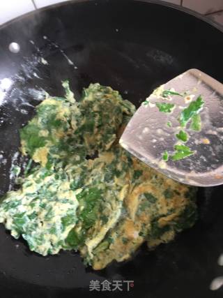 Scrambled Eggs with Celery Leaves recipe