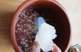 A Good Helper for Dehumidification and Strengthening of The Spleen in Summer-{red Bean and Coix Seed Water} recipe