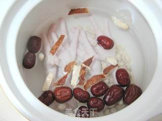 Peanuts, Red Dates and Chicken Feet Soup recipe
