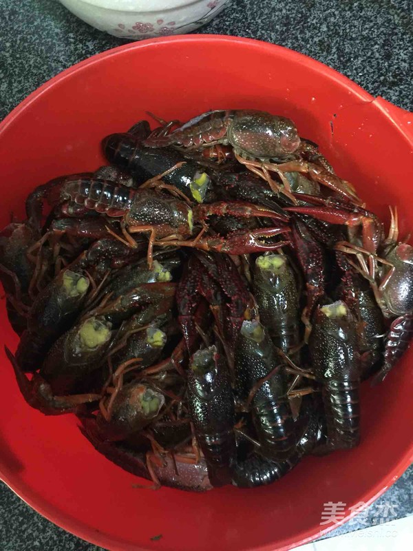 Braised Crayfish with Beer recipe