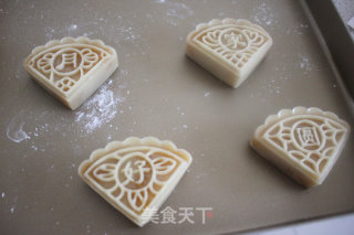 #新良第一节烤大赛# Delicious Jinsha Custard Cantonese Mooncakes recipe