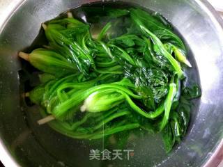 Old Vinegar Peanuts Mixed with Spinach recipe