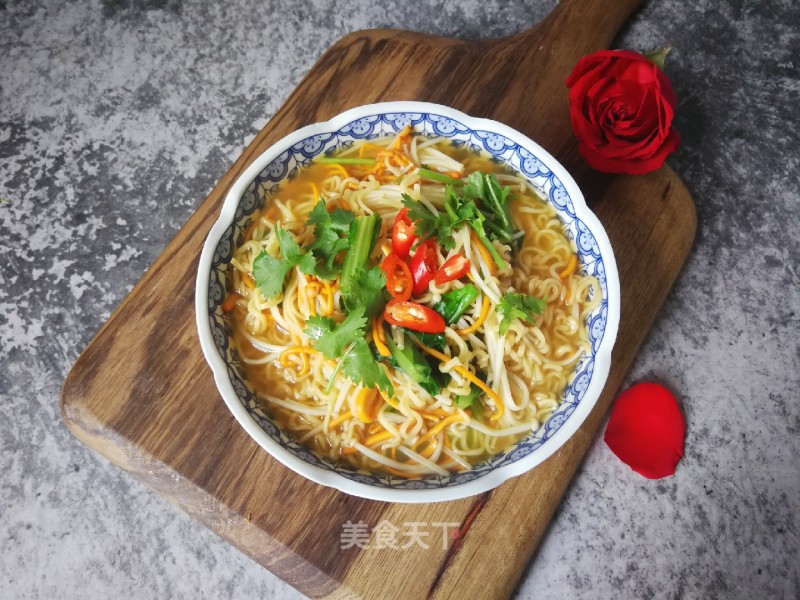Instant Noodles with Enoki Mushroom and Cordyceps recipe