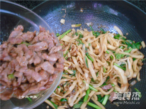 Stir-fried Hor Fun with Soy Sauce recipe