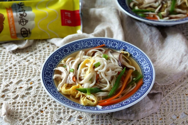Five-color Shredded Chicken and Fish Noodle recipe