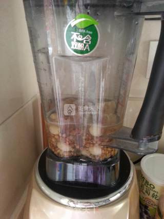 Tremella, Coix Seed and Lotus Seed Salty Soup recipe