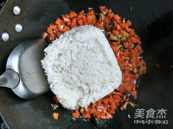 Fried Rice with Mushrooms and Carrots recipe