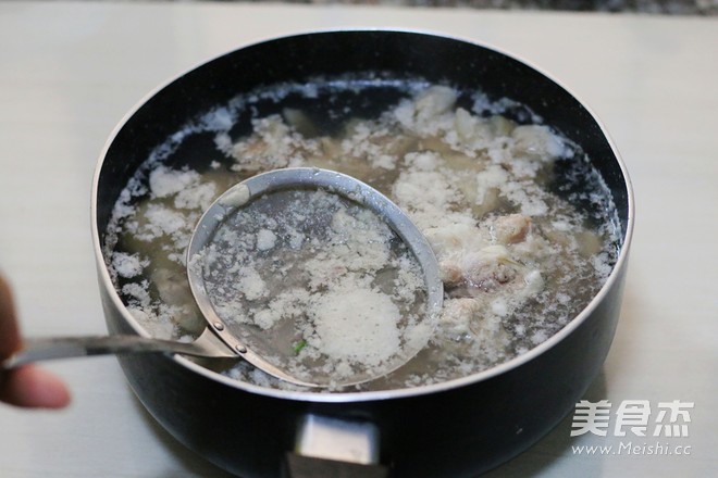 Stewed Pork Knuckles with Mushroom and Yuba recipe