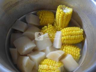 Corn and Carrot Trotter Soup recipe