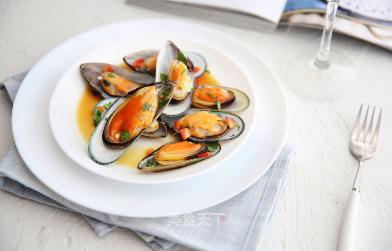 Is The Exquisiteness of French Mussels Your Goal for The New Year? recipe