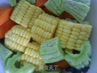 Preference The Taste of Bitter Gourd-corn Bitter Gourd Mung Bean Spine Soup recipe