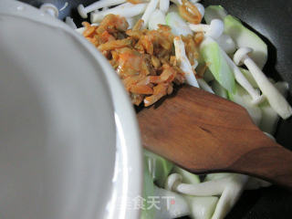 Mustard Shredded White Jade Mushroom Boiled to Bloom at Night recipe