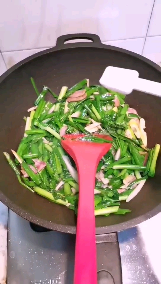 Stir-fried Spring Bamboo Shoots with Garlic recipe