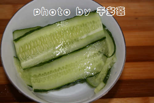 Cucumber White Meat Rolls recipe