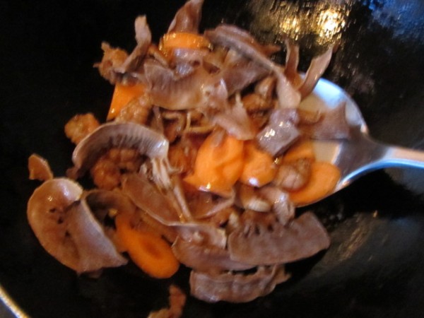 Stir-fried Magnolia Slices with Lean Pork recipe