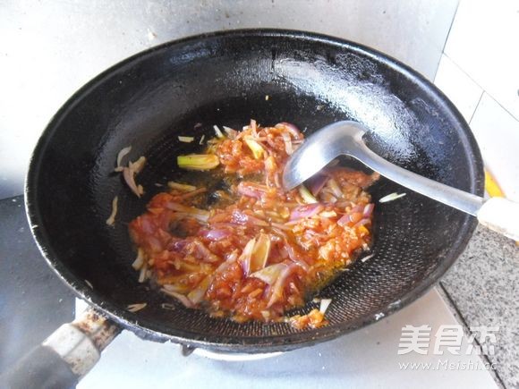 Stir-fried Spaghetti with Onions recipe