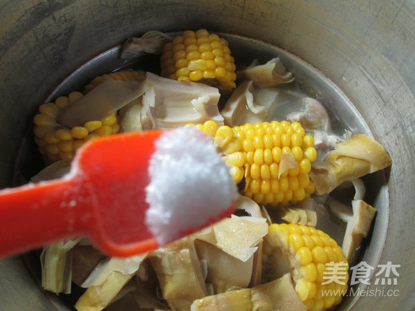 Corn Lamb's Tail Bamboo Shoots Trotters Soup recipe