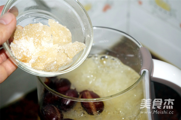 White Fungus, Red Dates and Egg Sweet Soup recipe