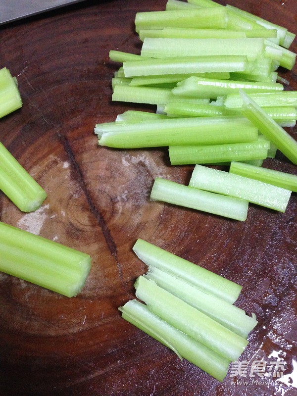 Celery Mixed with Fragrant Dried recipe