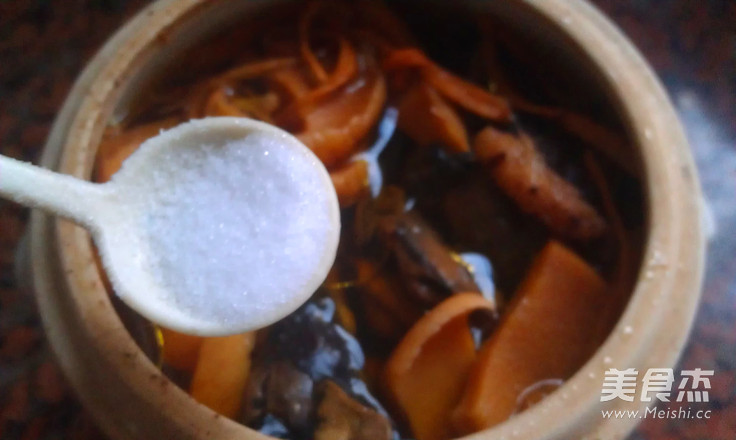 Snails and Cordyceps Flower Black-bone Chicken Soup recipe