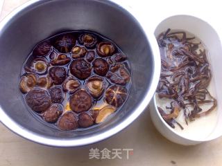 Braised Pork with Mushroom and Golden Needles recipe