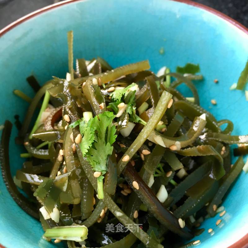 "cold Food" Mixed with Minced Garlic and Seaweed recipe