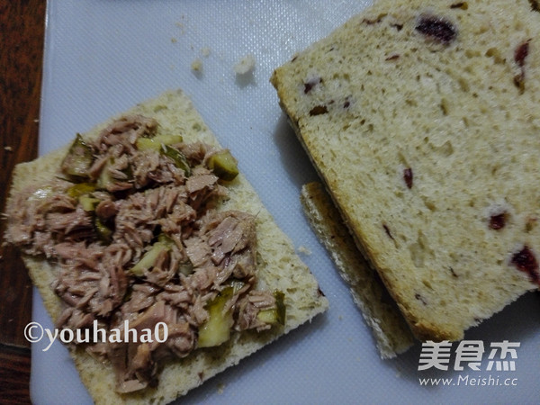 Sour Cucumber Tuna Sandwich recipe