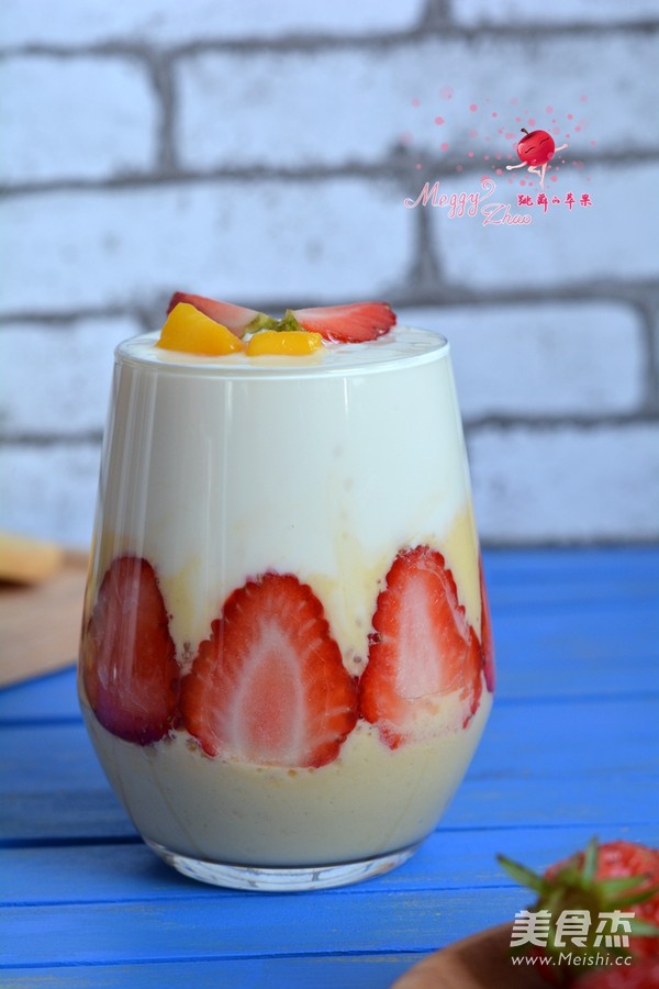 Strawberry Mango Yogurt Smoothie recipe