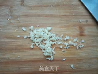 Chopped Peanuts Mixed with Celery Leaves recipe