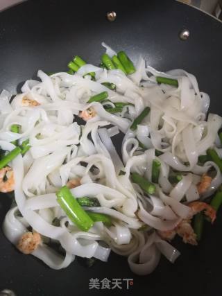 Stir-fried Hor Fun with Shrimp and Asparagus recipe