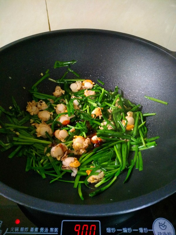 Simple and Delicious~~ Stir-fried Scallop Meat with Leeks recipe