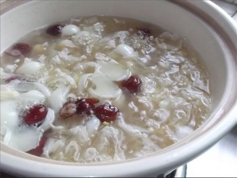 Lotus Seeds and Lilies in Clay Pot recipe