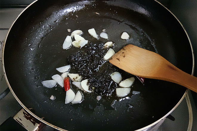 Fried Broad Beans with Olive Vegetables recipe