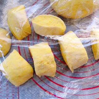 Little Yellow Man Bean Paste Bun recipe