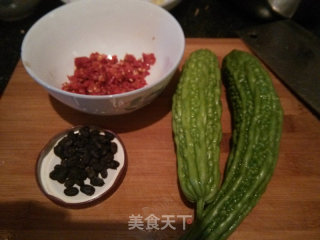 Stir-fried Bitter Gourd with Chopped Pepper and Black Bean Sauce recipe