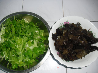 Celery Mixed with Black Fungus recipe