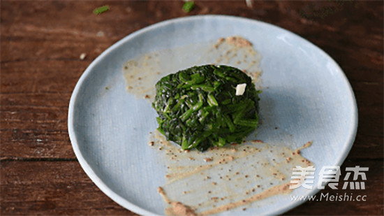 Spinach with Tahini Sauce recipe