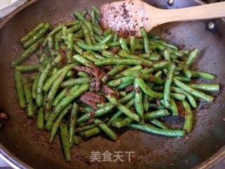 Stir-fried String Beans with Dace in Black Bean Sauce recipe