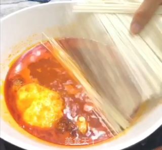 Hongguo Family Recipe: Fried Egg Noodles with Tomato Sauce recipe