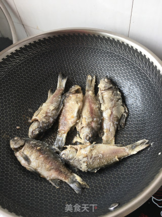"carrot" Carp Soup with Radish recipe