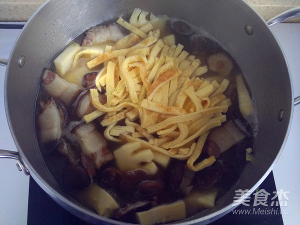 Bamboo Shoots and Bacon Umami Soup recipe