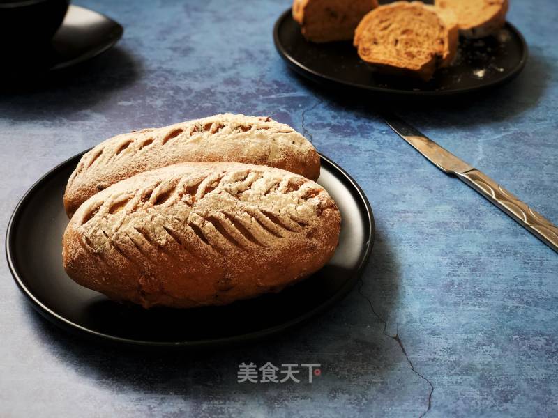 Soft European Buns with Wheat Germ and Red Dates recipe
