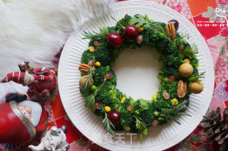 Christmas Wreath Salad recipe