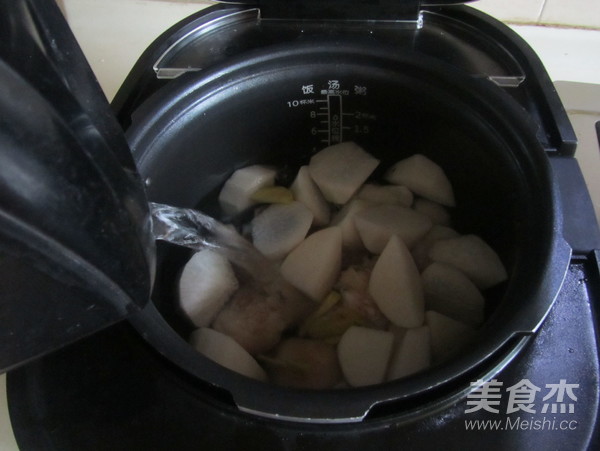 White Radish Hoof Soup recipe