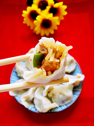 Dumplings Stuffed with Simmered Meat and Radish recipe