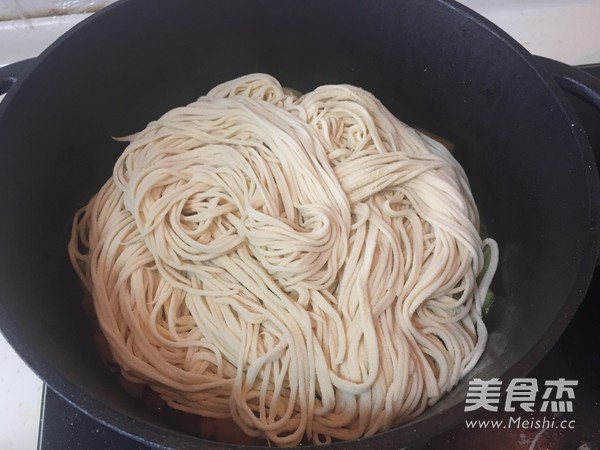 Braised Noodles with Beans in Iron Pot recipe